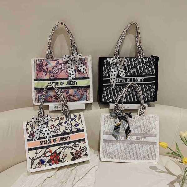 bags printed canvas bag 2023 new women's portable tote bag student make-up shopping purses
bags printed canvas bag 2023 new women's portable tote bag student make-up shopping purses