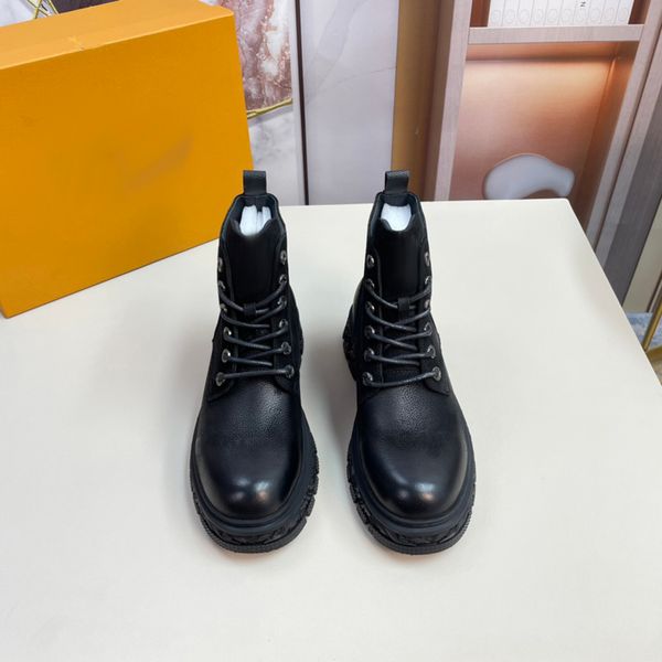 2023 man luxury designer clssicloo snow boots casual sheepskin shoe half ankle boot leather laureate flat soft winter warm brown black plush
2023 man luxury designer clssicloo snow boots casual sheepskin shoe half ankle boot leather laureate flat soft winter warm brown black plush