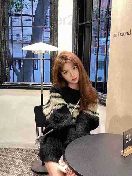 women's sweaters designer correct high version ce home 21 autumn and winter mohair hanging heavy industry color matching striped sweate, White;black
women's sweaters designer correct high version ce home 21 autumn and winter mohair hanging heavy industry color matching striped sweate, White;black
