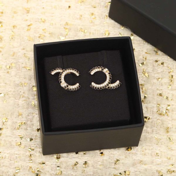 2022 luxury quality charm stud earring with diamond in black and white color have box stap ps4360a, Golden
2022 luxury quality charm stud earring with diamond in black and white color have box stap ps4360a, Golden
