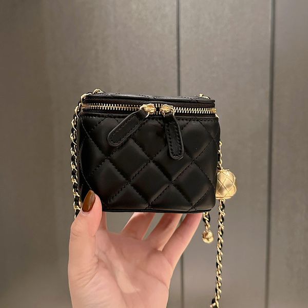 womens designer lambskin vanity box bags with crush gold ball metal hardware matelasse chain crossbody shoulder designer outdoor sacoche han
womens designer lambskin vanity box bags with crush gold ball metal hardware matelasse chain crossbody shoulder designer outdoor sacoche han