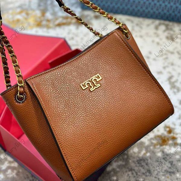 designer luxury women the tote bag fashion versatile handbags shoulder crossbody bags purse tories totes large capacity saddle wallets 7a 7l
designer luxury women the tote bag fashion versatile handbags shoulder crossbody bags purse tories totes large capacity saddle wallets 7a 7l