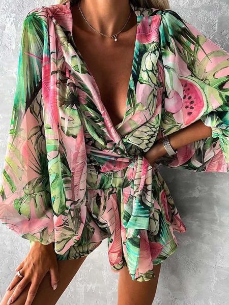 women's two piece pants 2022 summer fashion pattern print shorts 2pcs suit v neck blouse shorts set office lady spring elegant outfits, White
women's two piece pants 2022 summer fashion pattern print shorts 2pcs suit v neck blouse shorts set office lady spring elegant outfits, White