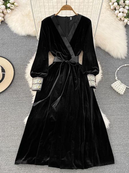 casual dresses autumn winter vintage black velvet dress women long sleeve v neck flower embroidered belt lace up pocket office a line vestid, Black;gray
casual dresses autumn winter vintage black velvet dress women long sleeve v neck flower embroidered belt lace up pocket office a line vestid, Black;gray