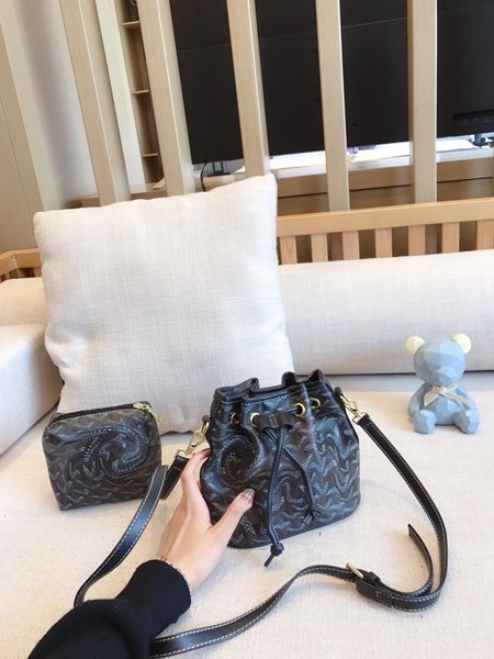 2023 with luxurys designers shopping bags mens wallets card holder gm cross body totes cards genuine leather shoulder goya mini bags purse w
2023 with luxurys designers shopping bags mens wallets card holder gm cross body totes cards genuine leather shoulder goya mini bags purse w
