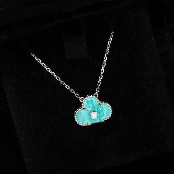 s925 silver charm pendant necklace blue flower shape and sparkly diamond in platinum plated have box stamp ps4022
s925 silver charm pendant necklace blue flower shape and sparkly diamond in platinum plated have box stamp ps4022