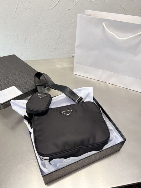 winter 2022 fashion shoulder bag joint luxury designer handbag crossbody bag purse men and women canvas zipper black large capacity
winter 2022 fashion shoulder bag joint luxury designer handbag crossbody bag purse men and women canvas zipper black large capacity