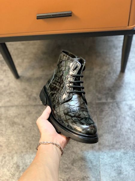 2022 men's luxury snow boots casual sheepskin shoes half ankle boots leather laurel flat soft winter warm brown black plush warm.
2022 men's luxury snow boots casual sheepskin shoes half ankle boots leather laurel flat soft winter warm brown black plush warm.