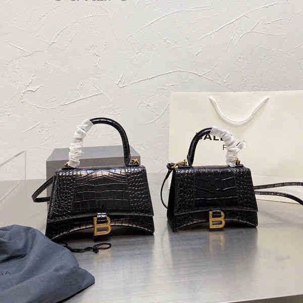 designer balencaigass handbags leather design minority texture bag 2022 b family high version hourglassb messenger handbag qm5x
designer balencaigass handbags leather design minority texture bag 2022 b family high version hourglassb messenger handbag qm5x