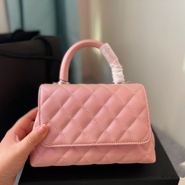 classic mini flap handle caviar leather bags calfskin colorful metal turn lock silver matelasse chain crossbody shoulder purser designer han
classic mini flap handle caviar leather bags calfskin colorful metal turn lock silver matelasse chain crossbody shoulder purser designer han
