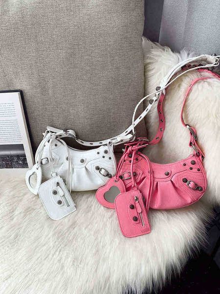 designer bags balencaigahandbag le cagole locomotive three in one armpit b bag pink leather rivet crescent tooth 01l1
designer bags balencaigahandbag le cagole locomotive three in one armpit b bag pink leather rivet crescent tooth 01l1
