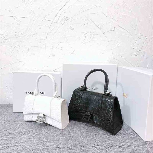 handbags balencaigass designers versatile leather b-button messenger bag 2022 fashion crocodile handbag casual one shoulder small square
handbags balencaigass designers versatile leather b-button messenger bag 2022 fashion crocodile handbag casual one shoulder small square