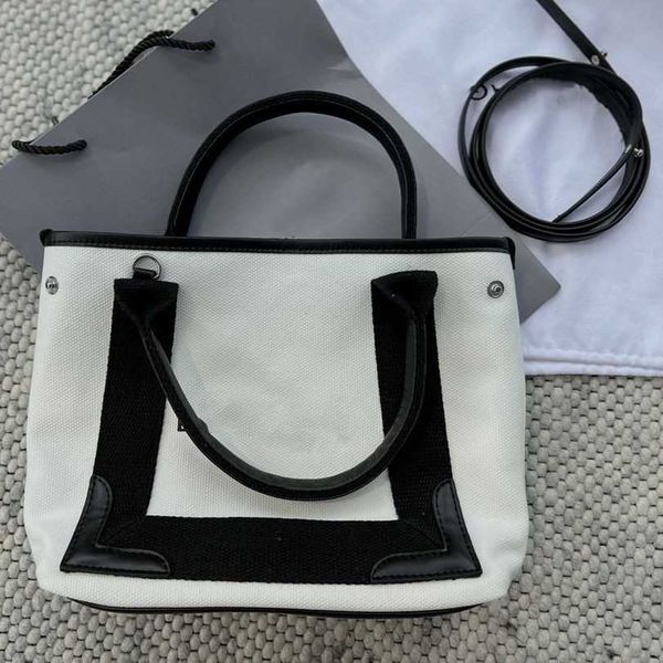women's luxury designer handbags shoulder bag canvas bag tote 2023 new splice leather large capacity multifunctional shopping totebag f
women's luxury designer handbags shoulder bag canvas bag tote 2023 new splice leather large capacity multifunctional shopping totebag f