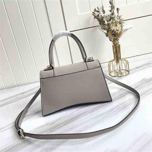 designer balencaigass handbags single portable cowhide shoulder messenger zipper lock women's bag women luxury fashion trend crossbody
designer balencaigass handbags single portable cowhide shoulder messenger zipper lock women's bag women luxury fashion trend crossbody