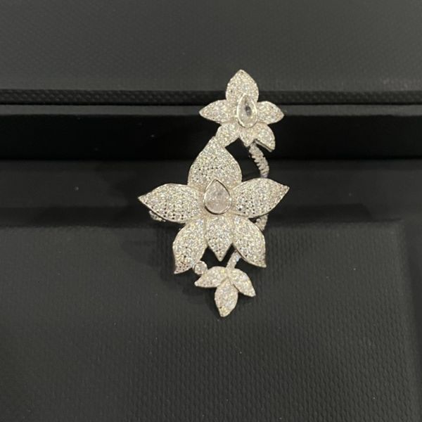wedding rings fashion luxury cubic zirconia engagement big flower for women shiny crystal ring party jewelry gift zk35 221121, Slivery;golden
wedding rings fashion luxury cubic zirconia engagement big flower for women shiny crystal ring party jewelry gift zk35 221121, Slivery;golden