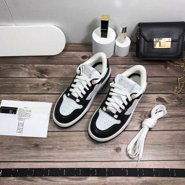 casual shoes thick-soled panda shoes classic designer ladies fashion versatile breathable letter strap leather outdoor walking coach, Black
casual shoes thick-soled panda shoes classic designer ladies fashion versatile breathable letter strap leather outdoor walking coach, Black