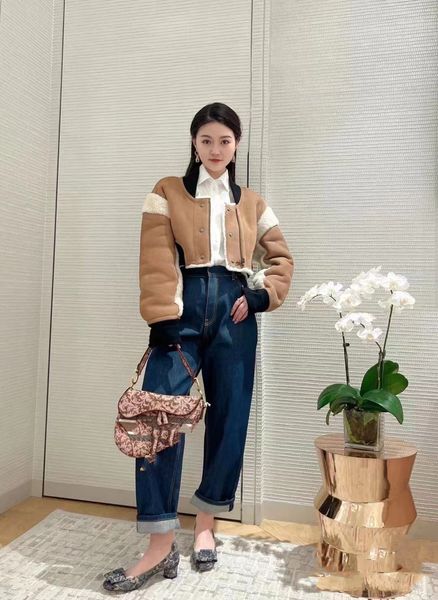 women's jackets luxury designer designs imported plato fur one short jacket for autumn and winter 2022, Black;brown
women's jackets luxury designer designs imported plato fur one short jacket for autumn and winter 2022, Black;brown