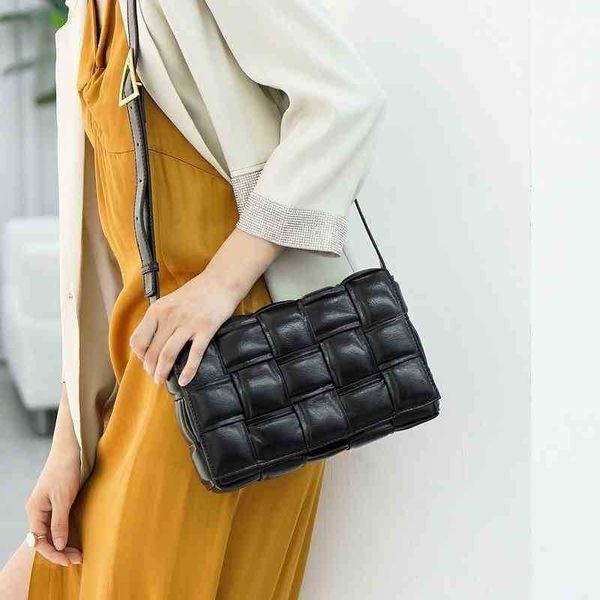 classic bags venetas designer bottegass handbags wind fashion woven women's fashion brand one shoulder cross pillow small square bag
classic bags venetas designer bottegass handbags wind fashion woven women's fashion brand one shoulder cross pillow small square bag