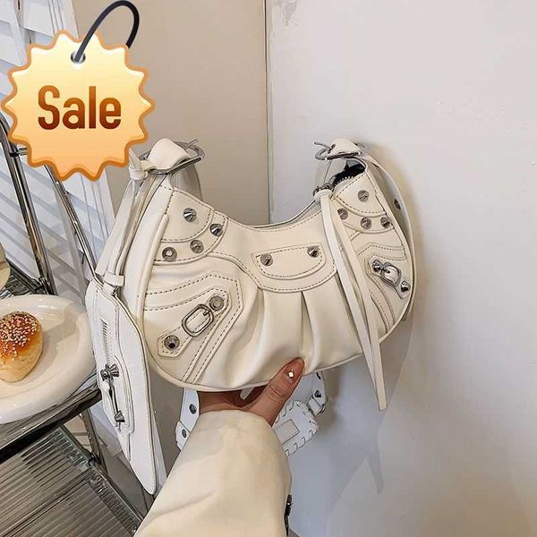 luxury designer shoulder bags tote 2023 new crescent heavy industry rivet fashion biker multi-functional shoulders messenger cross body bag
luxury designer shoulder bags tote 2023 new crescent heavy industry rivet fashion biker multi-functional shoulders messenger cross body bag