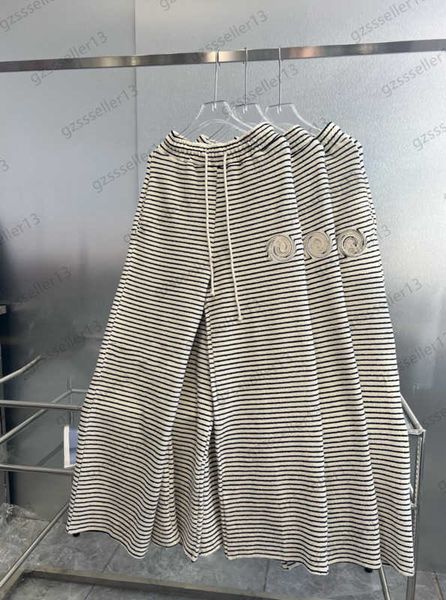 luxury women pants flocking logo elastic waist drawstring casual pant contrasting color stripe loose wide leg trousers style fashion comfort, Black;white
luxury women pants flocking logo elastic waist drawstring casual pant contrasting color stripe loose wide leg trousers style fashion comfort, Black;white