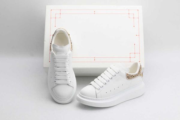white shoes sneakers designer luxury versigold diamond tail italian imported silk cowhide leisure couple models can be specially customized, Black
white shoes sneakers designer luxury versigold diamond tail italian imported silk cowhide leisure couple models can be specially customized, Black