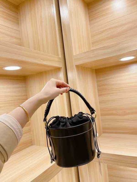 designer luxury women the tote bag fashion versatile handbags shoulder crossbody bags purse tories totes large capacity saddle wallets 7a ap
designer luxury women the tote bag fashion versatile handbags shoulder crossbody bags purse tories totes large capacity saddle wallets 7a ap