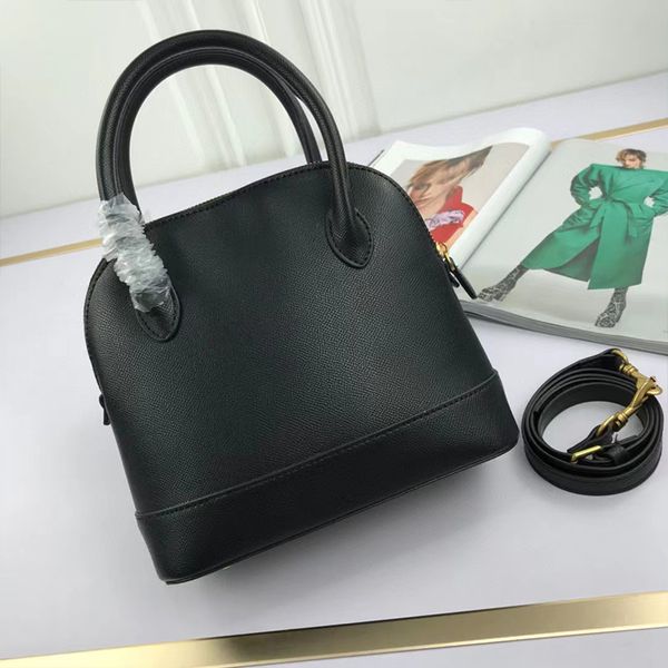 7a womens designer bags new letter printing shell handbags european and american retro single shoulder messenger bag fashion large-capacity
7a womens designer bags new letter printing shell handbags european and american retro single shoulder messenger bag fashion large-capacity