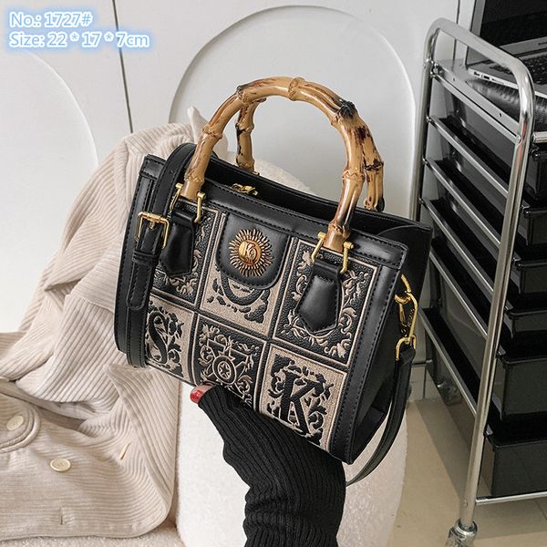 wholesale factory shoulder bags 3 colors street trend letter handbag sweet little fresh embroidered tote bag exquisite retro color matching
wholesale factory shoulder bags 3 colors street trend letter handbag sweet little fresh embroidered tote bag exquisite retro color matching