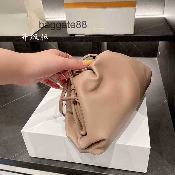 classic bags venetas designer bottegas handbags 2022 female hand sheepskin wrinkled dumpling ahigo same one shoulder oblique cross cloud bag
classic bags venetas designer bottegas handbags 2022 female hand sheepskin wrinkled dumpling ahigo same one shoulder oblique cross cloud bag