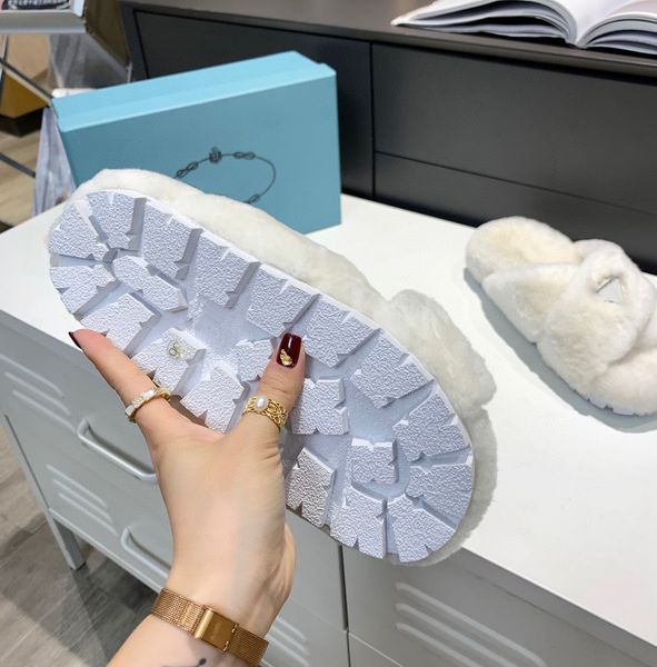 2022 fashion women sandals slides winter real leather brand low heel shiny sandal ladies beach shoes dress shoe platform hous, Black
2022 fashion women sandals slides winter real leather brand low heel shiny sandal ladies beach shoes dress shoe platform hous, Black