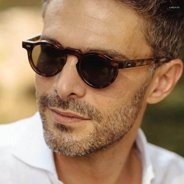sunglasses fashion gradient men 2022 small frame rivet male sun glasses clear eyeglasses masculino, White;black
sunglasses fashion gradient men 2022 small frame rivet male sun glasses clear eyeglasses masculino, White;black
