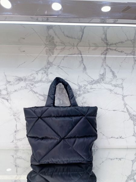 classic nylon fashion tote bags large capacity handbag women shopping bag designer bag crossbody black purse 37cm single shoulder winter war
classic nylon fashion tote bags large capacity handbag women shopping bag designer bag crossbody black purse 37cm single shoulder winter war