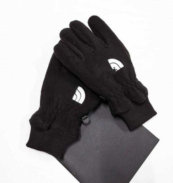european and american designer brand windproof leather gloves lady touch screen rabbit fur mouth winter heat preservation wind style, Blue;gray
european and american designer brand windproof leather gloves lady touch screen rabbit fur mouth winter heat preservation wind style, Blue;gray