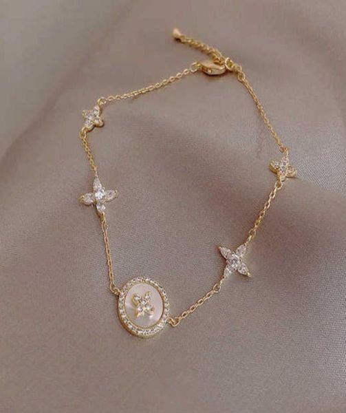 classic fashion bracelet female mode micro zirkoon korean brand bracelets women039s jewelry alloy plum blossom cross shape chai8877297, Golden;silver
classic fashion bracelet female mode micro zirkoon korean brand bracelets women039s jewelry alloy plum blossom cross shape chai8877297, Golden;silver