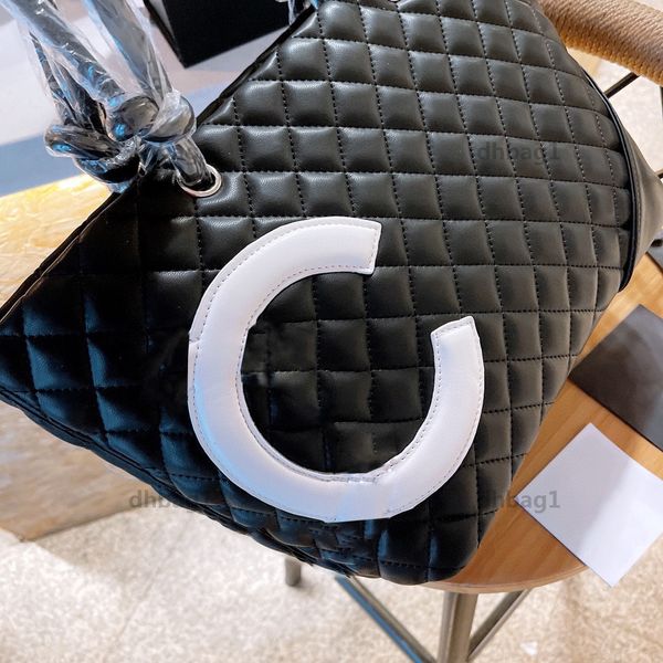 luxurys designer bags large capacity real leather handbag casual fashion women tote bag classical diamond lattice atmosphere stylish shoppin
luxurys designer bags large capacity real leather handbag casual fashion women tote bag classical diamond lattice atmosphere stylish shoppin