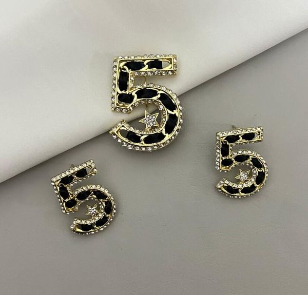 europe and the united states diamond brooch advanced sense of black metal exquisite stud earrings set accessories for women, Gray
europe and the united states diamond brooch advanced sense of black metal exquisite stud earrings set accessories for women, Gray
