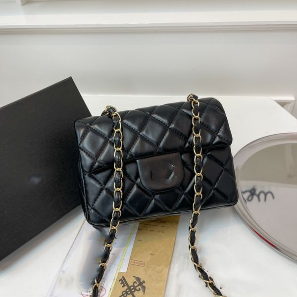 genuine leather women's shoulder bag, handbag, fashionable and classic buckle opening and closing design, lined with zipper pocket and
genuine leather women's shoulder bag, handbag, fashionable and classic buckle opening and closing design, lined with zipper pocket and