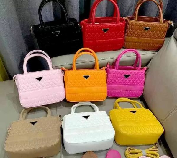 fashion designer women's white leather handbag new mini two-piece handbag handbag diamond letter one shoulder
fashion designer women's white leather handbag new mini two-piece handbag handbag diamond letter one shoulder