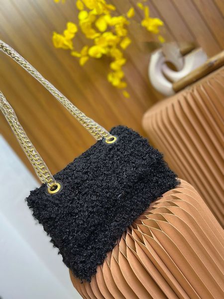 furry hourglass bag designer shoulder bag luxury half moon tote bags crocodile pattern leather handbag clutch flap chain crossbody single le
furry hourglass bag designer shoulder bag luxury half moon tote bags crocodile pattern leather handbag clutch flap chain crossbody single le