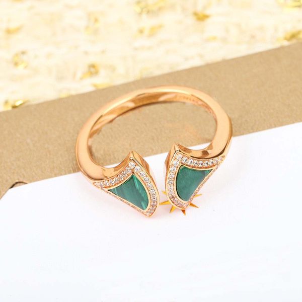 2022 luxury quality charm opened ring with diamond and green malachite white shell beads have box stamp ps4341, Silver
2022 luxury quality charm opened ring with diamond and green malachite white shell beads have box stamp ps4341, Silver