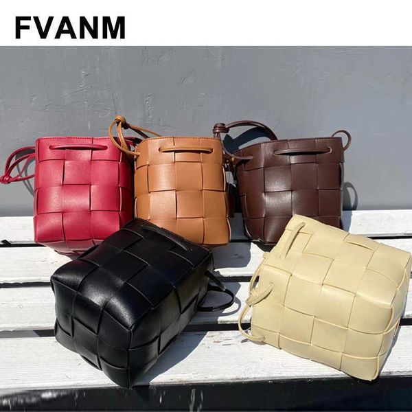 designer bag ladies new cowhide woven mini bucket drawstring vegetable basket shoulder messenger bag luxury casual fashion all-matching
designer bag ladies new cowhide woven mini bucket drawstring vegetable basket shoulder messenger bag luxury casual fashion all-matching