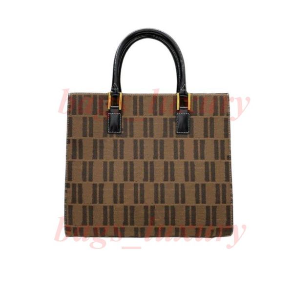 women retro handbag genuine leather shopping bag lady classic large printed letters bags travel handbags square outline shoulder pack
women retro handbag genuine leather shopping bag lady classic large printed letters bags travel handbags square outline shoulder pack