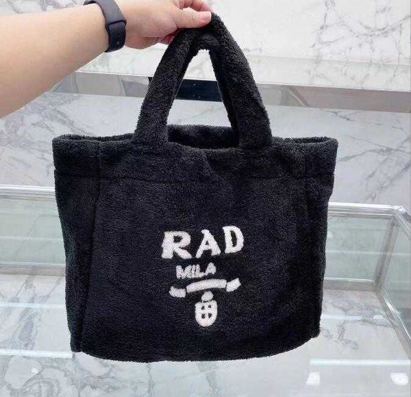 winter designer tote bag women's plush handbags large capacity shopping bag y2211
winter designer tote bag women's plush handbags large capacity shopping bag y2211