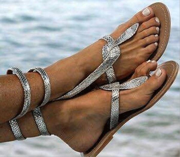 high quanlity snake shape women flat sandals with rhinestones fashion gladiator flip flops girl trendy beach shoes a2055896211
high quanlity snake shape women flat sandals with rhinestones fashion gladiator flip flops girl trendy beach shoes a2055896211