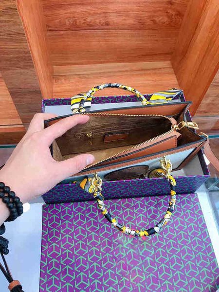 designer luxury women bag torys handbag tb fashion inclined shoulder bags versatile purses tories burchs totes large capacity saddle wallet
designer luxury women bag torys handbag tb fashion inclined shoulder bags versatile purses tories burchs totes large capacity saddle wallet