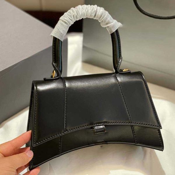 handbags ladies luxury designer bags classic casual travel bags leather material fashion shoulder bag women's wallet.
handbags ladies luxury designer bags classic casual travel bags leather material fashion shoulder bag women's wallet.