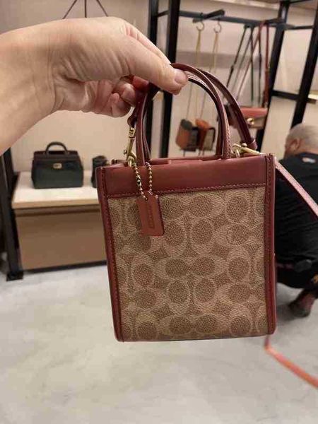 luxuries designers women coch bag cochs crossbody handbag shoulder totes bags cc designer handbags tote purses wallet 6w1s
luxuries designers women coch bag cochs crossbody handbag shoulder totes bags cc designer handbags tote purses wallet 6w1s