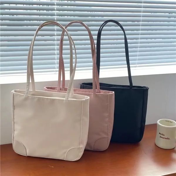 2022 elegant lightweight minimalist korean styled waterproof nylon shoulder hand bag
2022 elegant lightweight minimalist korean styled waterproof nylon shoulder hand bag