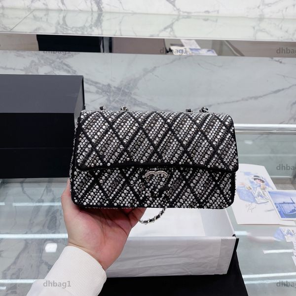 2022 early spring luxury designer flap shoulder bag full drill classical crossbody women chain metal purse makeup clutch handbag atmospheric
2022 early spring luxury designer flap shoulder bag full drill classical crossbody women chain metal purse makeup clutch handbag atmospheric