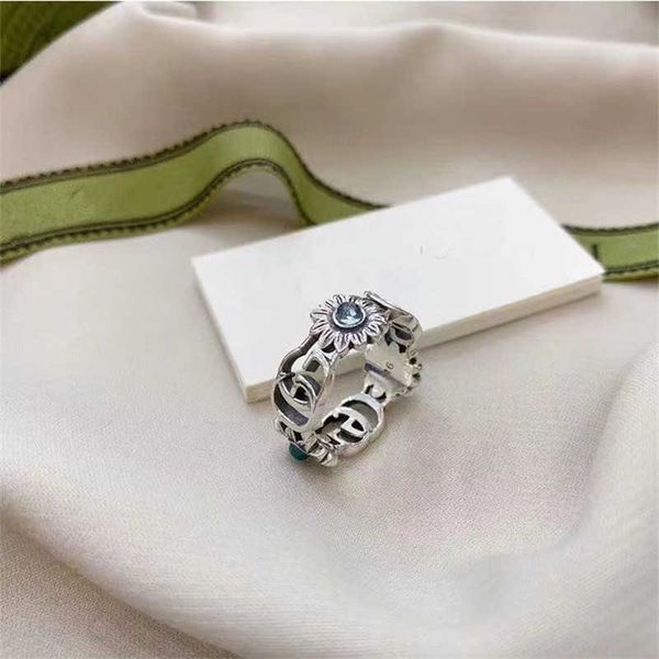 2023 designer new jewelry family double flower small old dyed black petal tricolor stone ring, Silver
2023 designer new jewelry family double flower small old dyed black petal tricolor stone ring, Silver